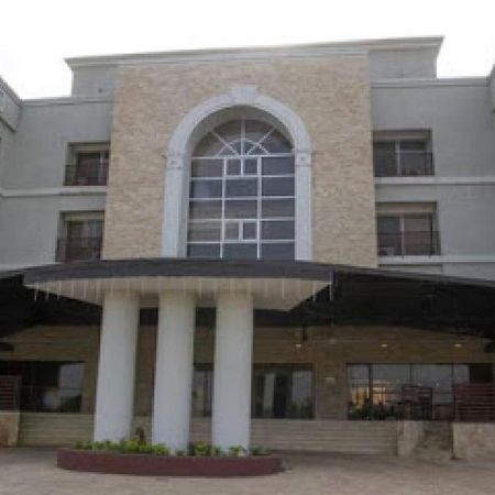 Room in Lodge - Full Moon Hotel Owerri Buitenkant foto