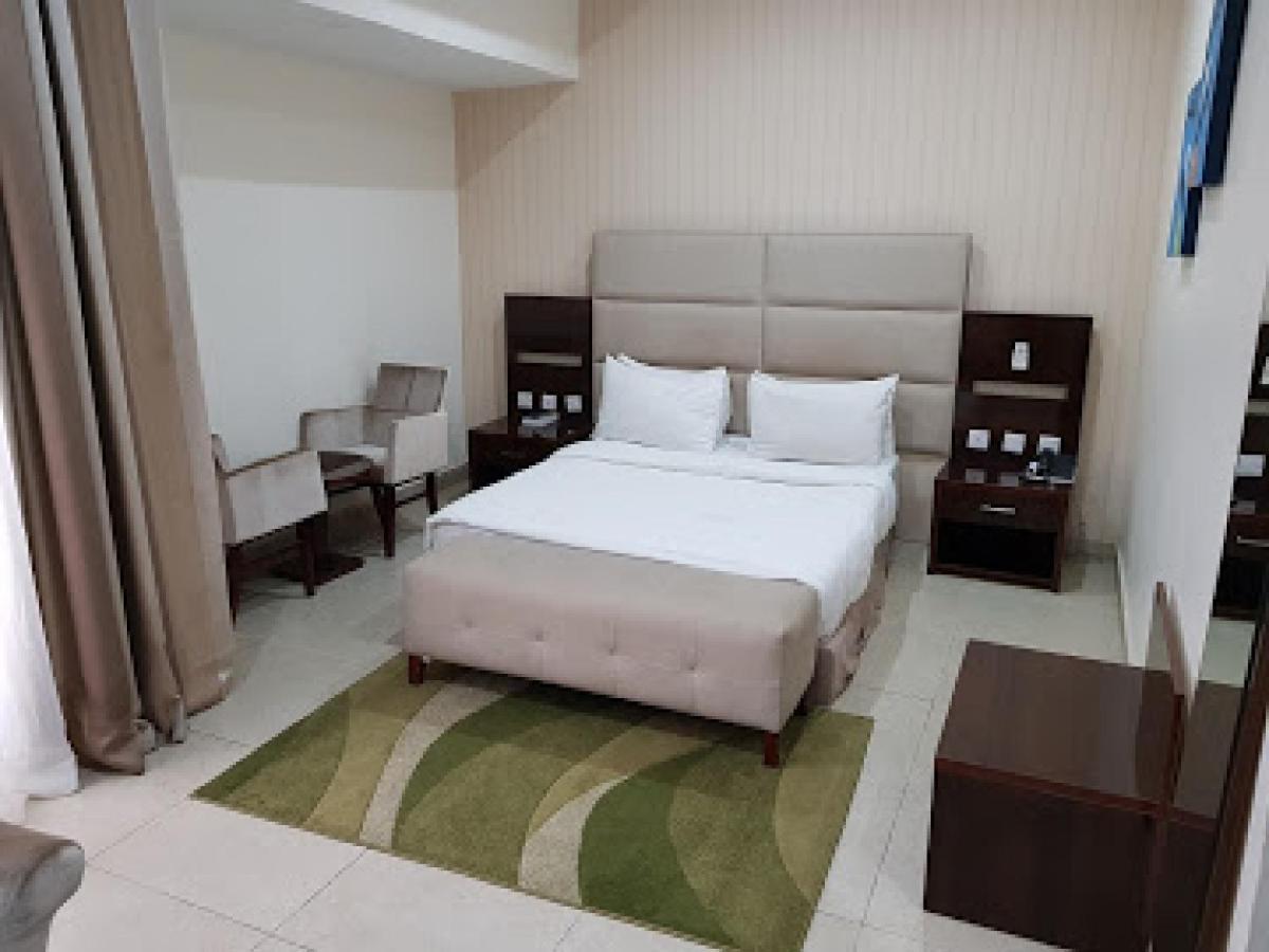 Room in Lodge - Full Moon Hotel Owerri Buitenkant foto