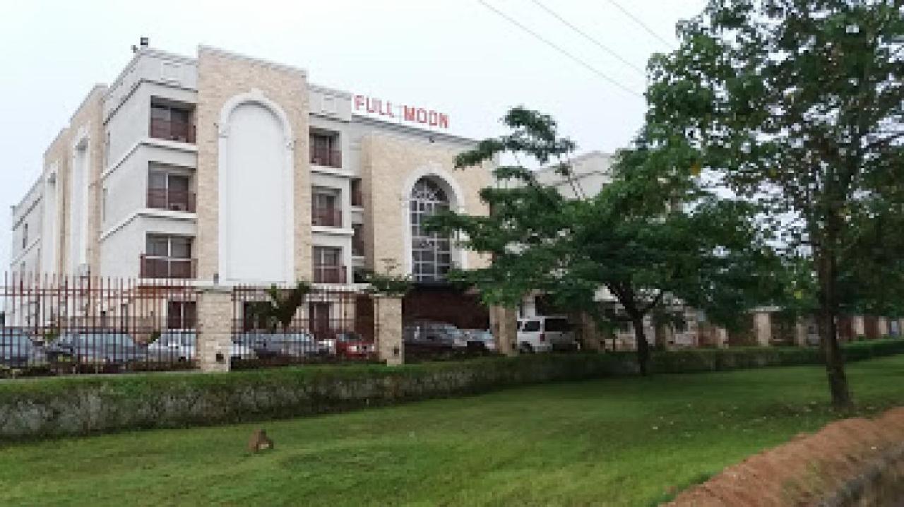 Room in Lodge - Full Moon Hotel Owerri Buitenkant foto